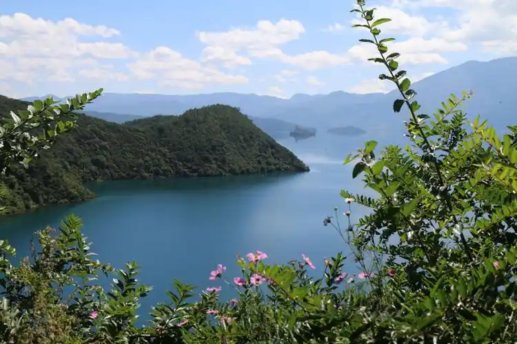 心灵回响,深蓝色的泸沽湖