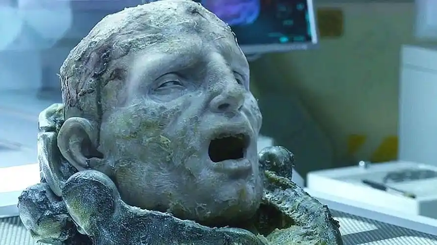 科学家前往外星球,唤醒沉睡已久的外星人,却不知他要毁掉全人类