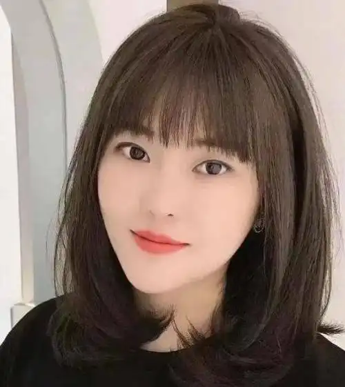 发型了,在2021年这款带有满满网红风的中长发型可以说是火爆到不要不