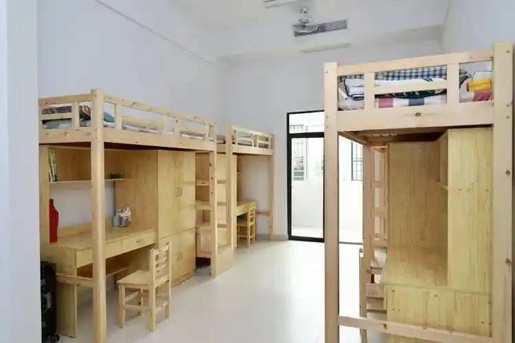 肥西实验高级中学校长韩远兵等陪同检查.