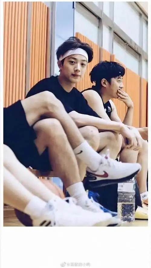 男生长相干净太重要,打完球的样子都是清爽的|赖冠霖|校草|寸头|学霸