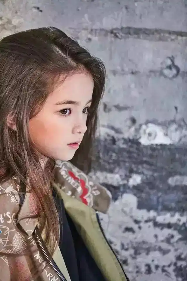 全球最美混血儿,7岁小女孩被称为甜死人的小"妖精",惊艳世界!