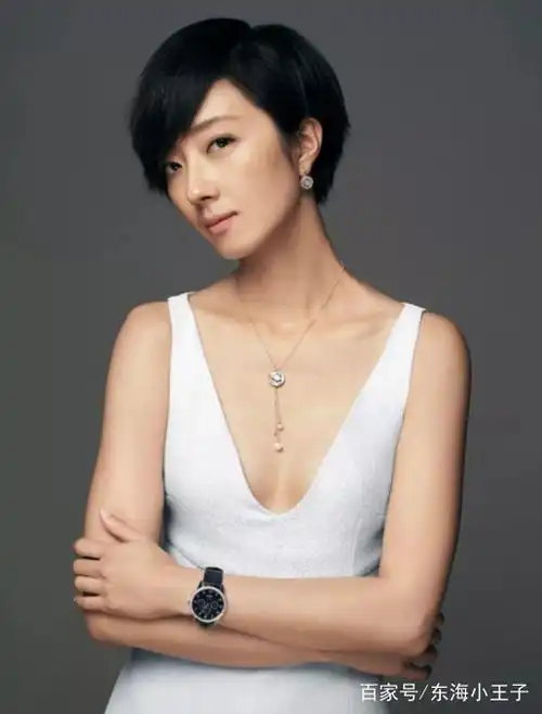 桂纶镁真的非常漂亮,特别是她短发的造型,很惹眼