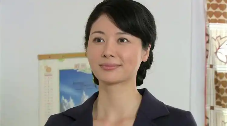 乡里彩虹城里雨老耿摸了摸脑袋问九菊自己昨天没出啥丑吧