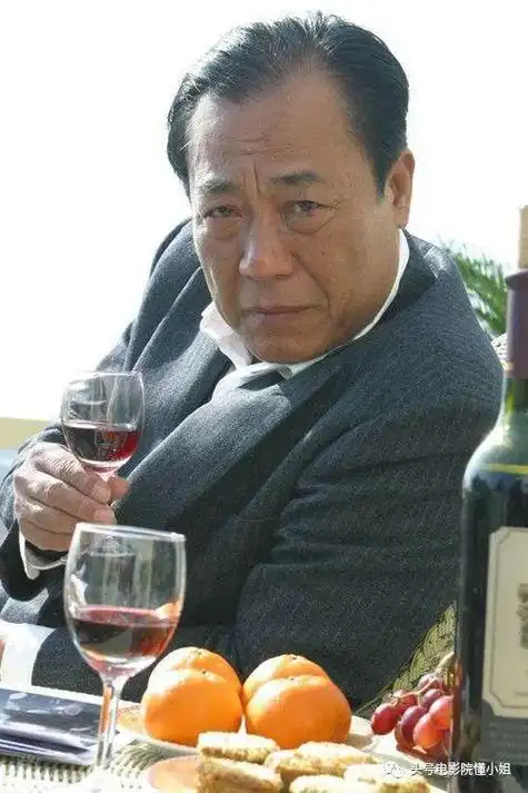 潜伏男演员们15年后重聚吴站长75岁满头白发差点没认出来