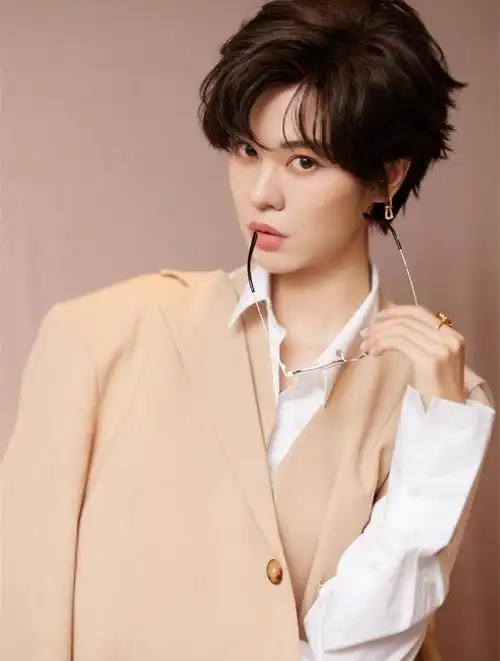 郁可唯:一场失误造就封神场面,原来这些神曲都是出自她口(3)-度小视