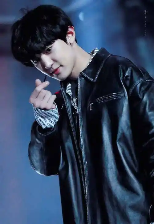 28岁男星被前任曝不忠近10次,又是多人运动!_朴灿烈_网友_罗志祥