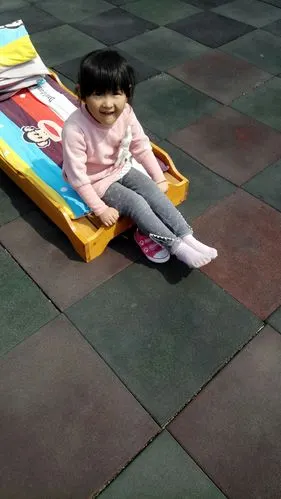 马宿幼儿园小班穿脱鞋子比赛