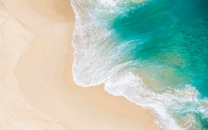 静谧唯美海滩风景图片桌面壁纸