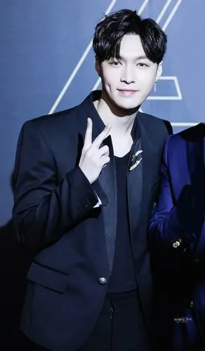 回应: 豆瓣图楼|张艺兴笑起来也太治愈了吧!