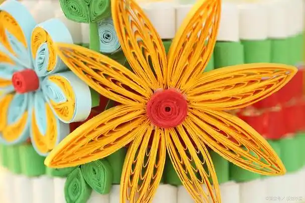 简单介绍手工纸花怎么折叠