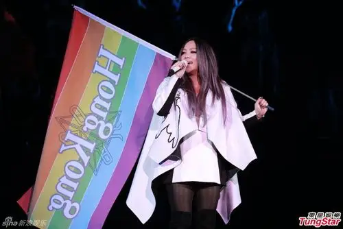 组图:张惠妹与猛男贴身热舞 高举彩虹旗撑同志_高清图集_新浪网