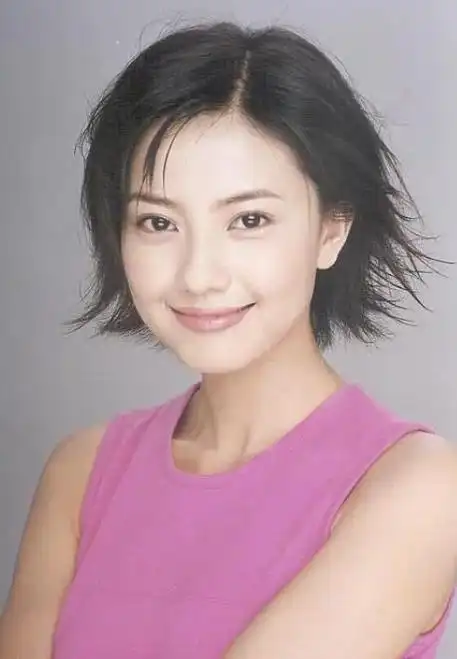 因此,尽管成为一名著名广告模特,高圆圆仍然只是报考了一所非常普通的