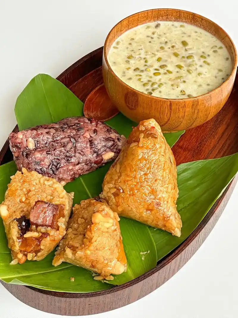 端午节的第一个粽子91你喜欢甜粽or咸粽.嘻嘻09端午节快要 - 抖音