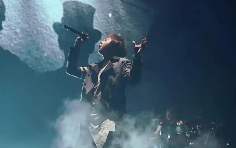 请问有高清五月天的电脑桌面吗