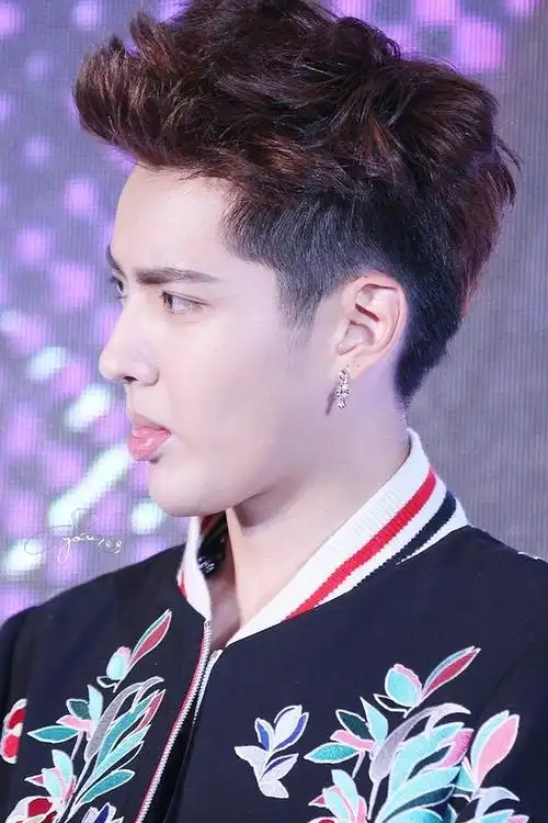 属于吴亦凡的那年今日 给萌萌哒奶铮比个520吧