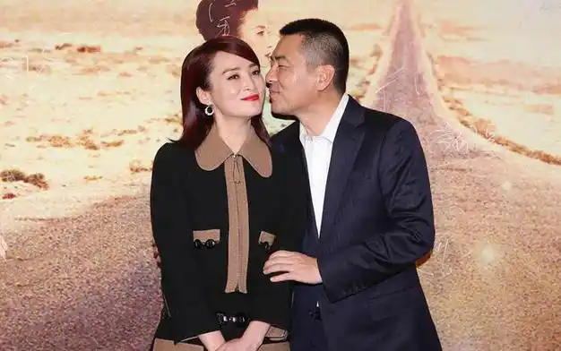 陈建斌蒋勤勤甜蜜看展,老夫老妻依旧浓情蜜意,网友:太甜了!|爱情|娱乐