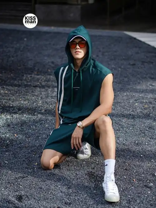 夏天运动新款服装男生写真