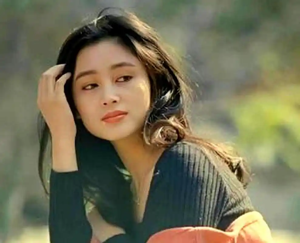 陈红年轻时的美貌令人惊艳,看完旧照后更加感叹陈凯歌的独具慧眼.