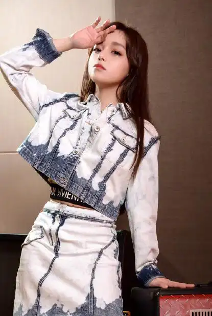 22岁黄霄云长得太丑看到她的学生照这谁能顶得住