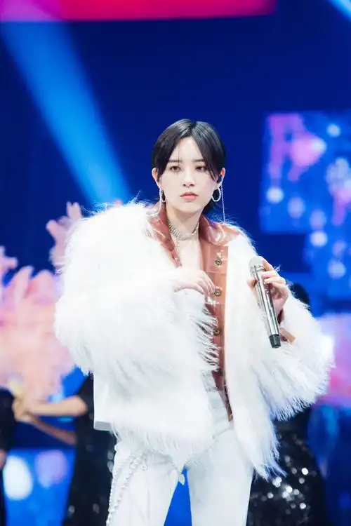 如何评价李斯丹妮的颜值? - 知乎