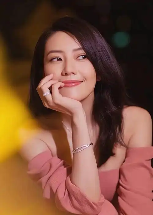 高圆圆高清淡雅美照,美艳动人!__财经头条