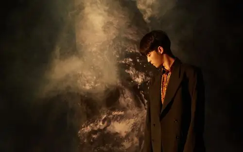 陈立农帅气前卫写真桌面壁纸