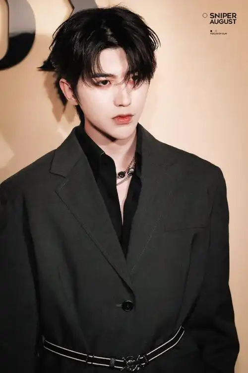 2020924prada2021线上发布秀蔡徐坤