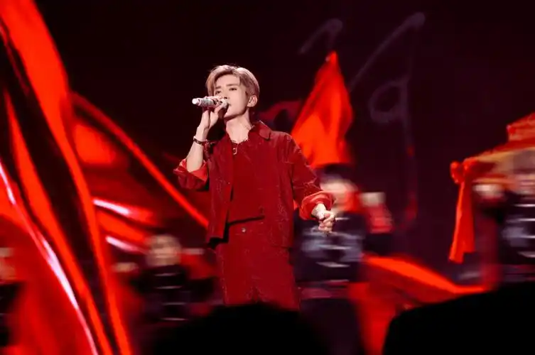 tfboys十周年演唱会上的易烊千玺,每一帧都好好看!十周年快乐!