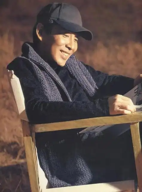 陈道明仅用一句话就揭露出内娱乱象,"化的比女还重的妆的八路军战士