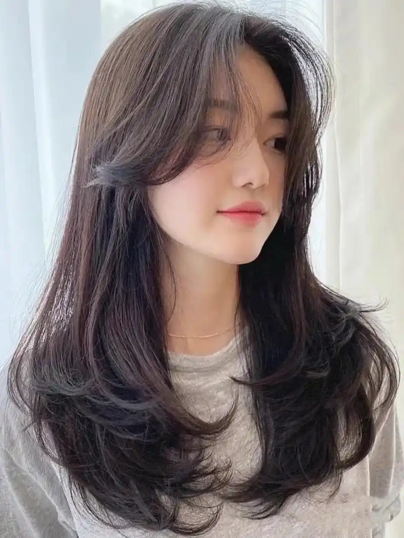 慵懒的微卷中长发什么脸型都适用!内扣烫发 气垫烫 - 抖音