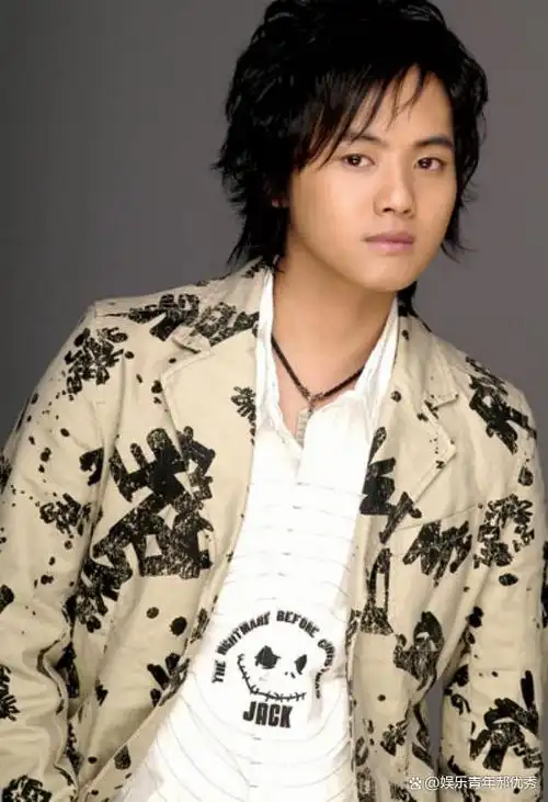 23岁凭一首歌狂赚2亿,29岁成音乐教授,情歌王子郑源到底有多牛