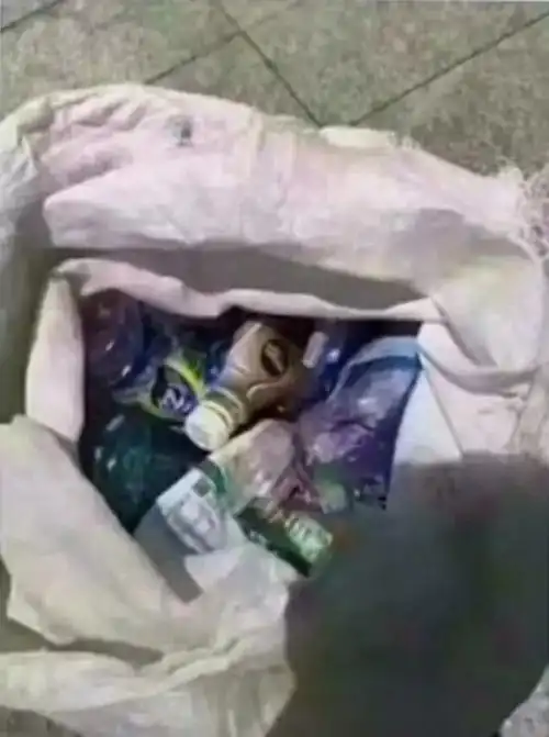 抖音捡瓶子图片介绍_抖音捡瓶子图片是什么 21444下载网