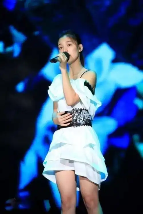 还记得2011快乐女声陆翊吗?她现在长这样啦!