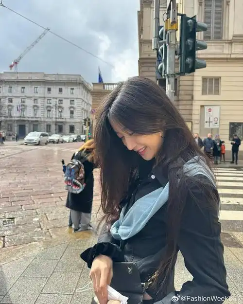 文佳煐超性感dolcegabbana透视造型引热议