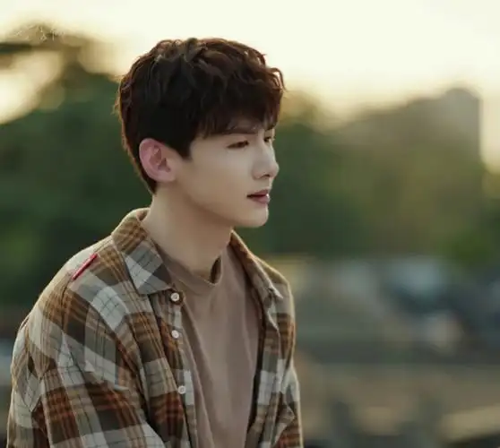 白敬亭八零九零过三爽