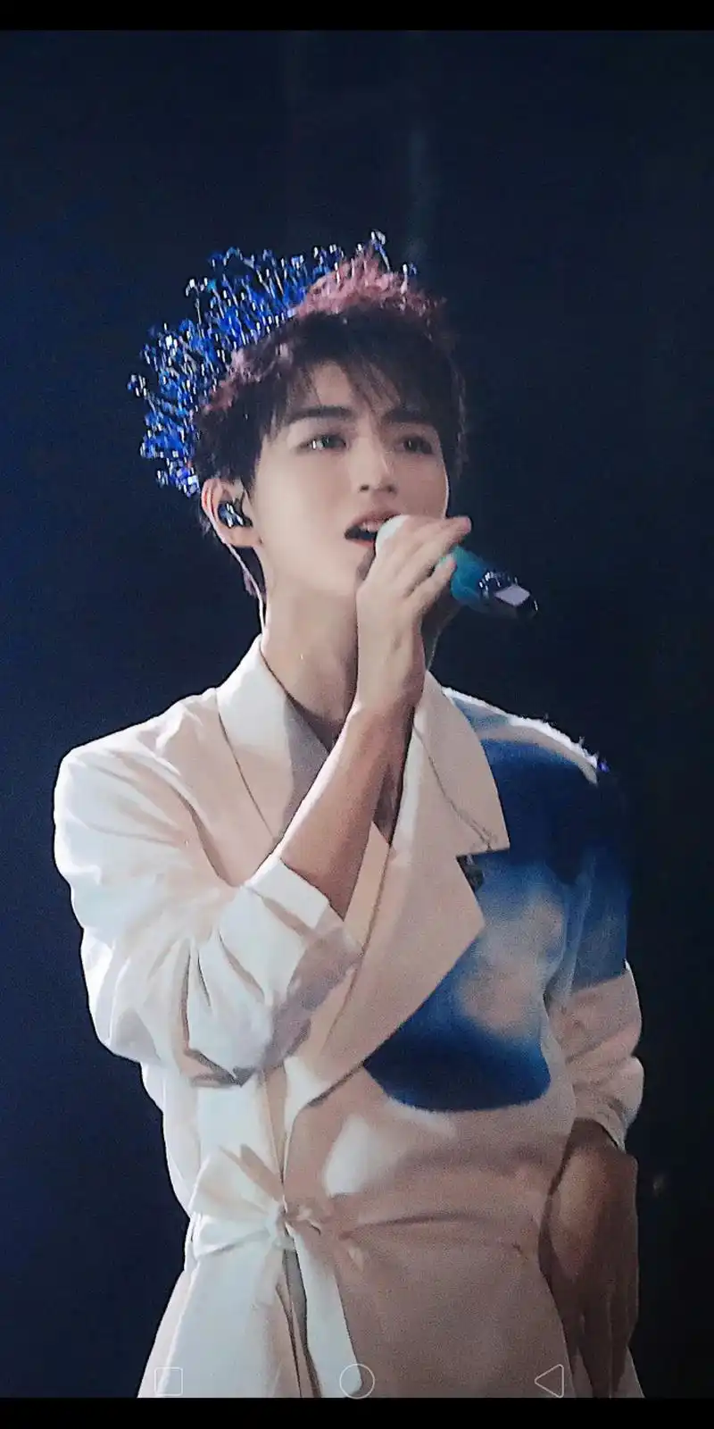 王俊凯 一些演唱会帅图 #神级现场 #我们终将会相遇 - 抖音