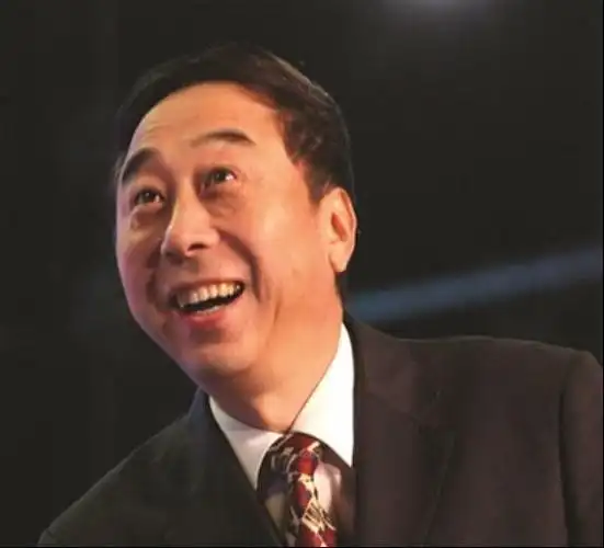 冯巩聚餐过节一家六口年龄总和达400多岁兄弟姐妹共用一张脸