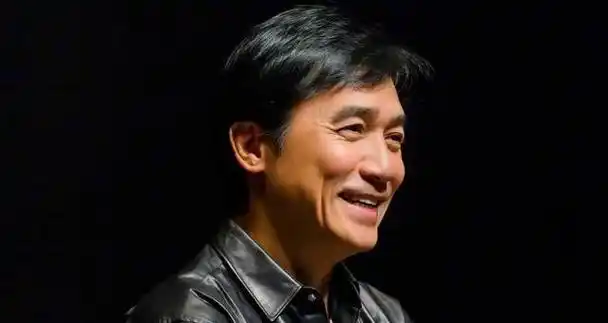 但我们将以不同的方式来探索这个话题,讨论香港十大最帅的80后男星,70