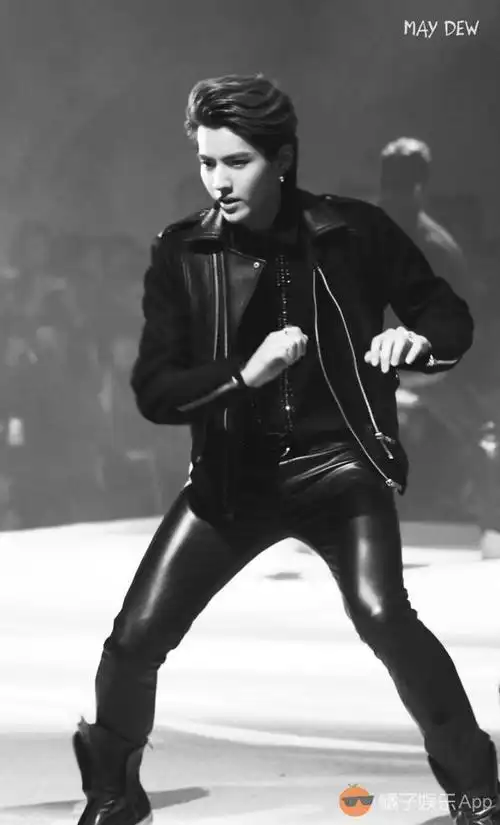 吴亦凡才是最爱穿皮裤的人!秒杀邓紫棋!