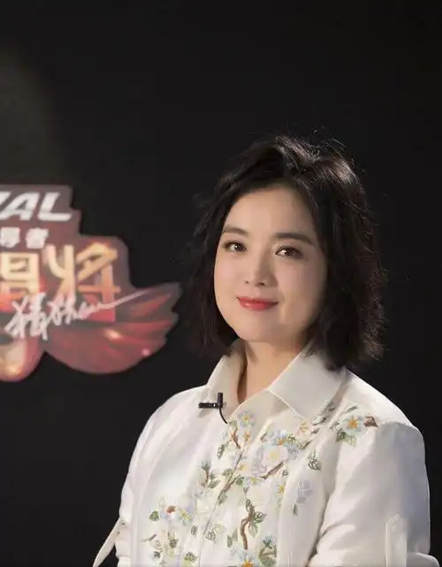 歌手白雪与李健罕见同框45岁的她老态尽显脸上除了皱纹就是肉