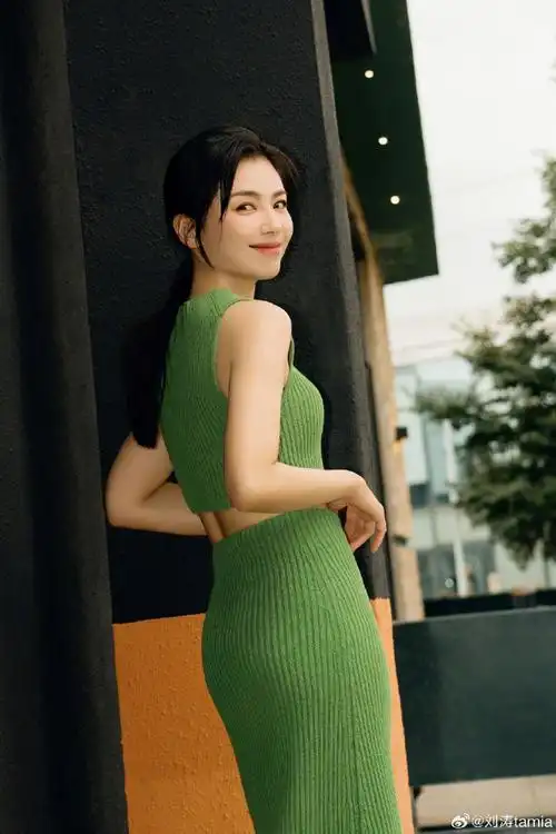 刘涛臀腰比#刘涛生日营业照来啦~好喜欢这组照片啊,我涛姐腰臀比好绝