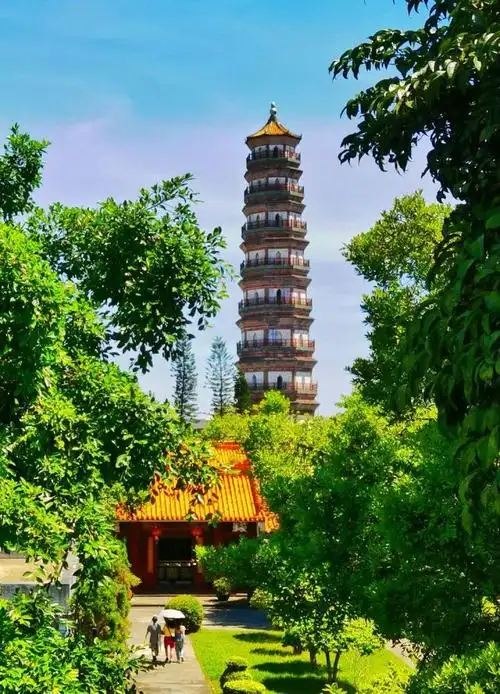 雷州三元塔躲在小城里的美丽宝塔真的令人震撼