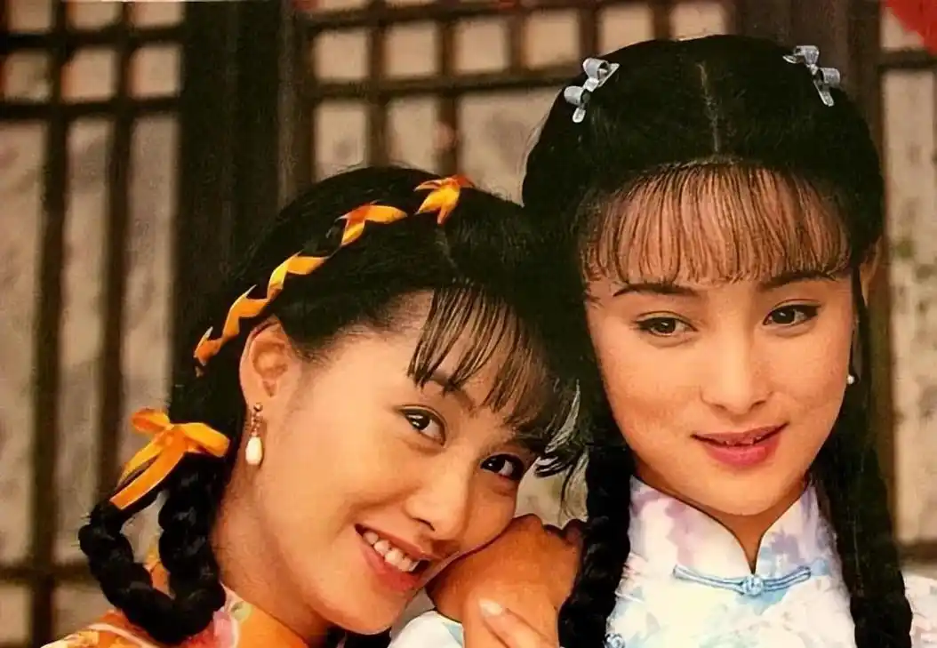 蒋勤勤到底算不算顶级古装美女?看看她和朱茵的合照你就有答案了