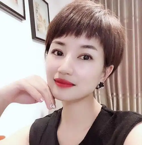 合适35岁女士的短发造型集知性与优雅与一身的女士短发发型