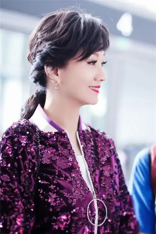 小时候显老长大显年轻好不好看 大龄女星扮嫩群像(19)