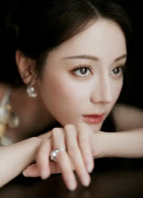 迪丽热巴新高定