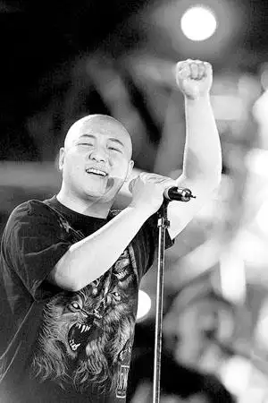 周晓鸥被判付5年供暖费 妻子称卖房前已交齐