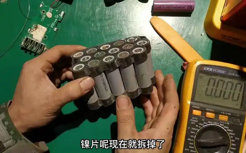 维修一块东城15节电池!拆开一看摔坏了三节