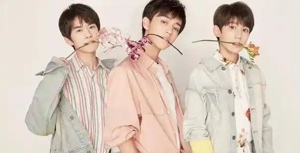 易烊千玺19岁生日,王俊凯送祝福时踩点失败,感情好坏一眼看出_tfboys